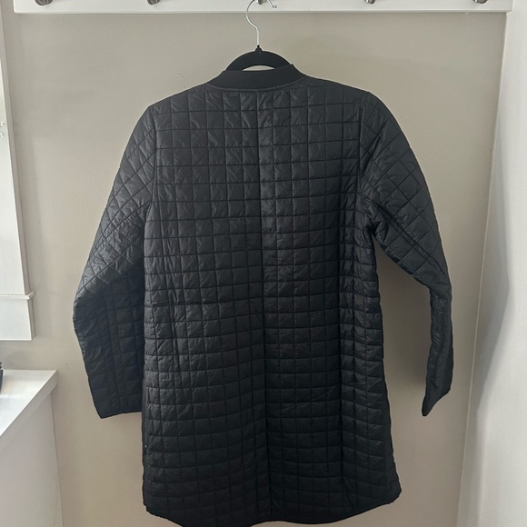 Athleta Grandview PrimaLoft Shell Jacket in Black. - Picture 4 of 4